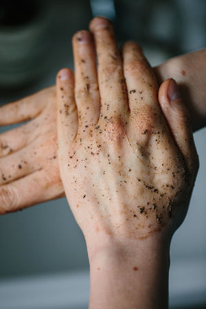 Grums handaskrúbbur